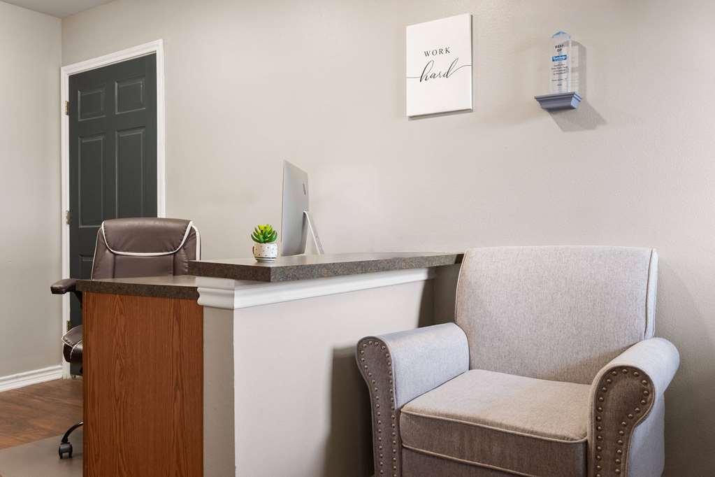 Eagle'S Den Three Rivers Texas A Travelodge By Wyndham Interior photo