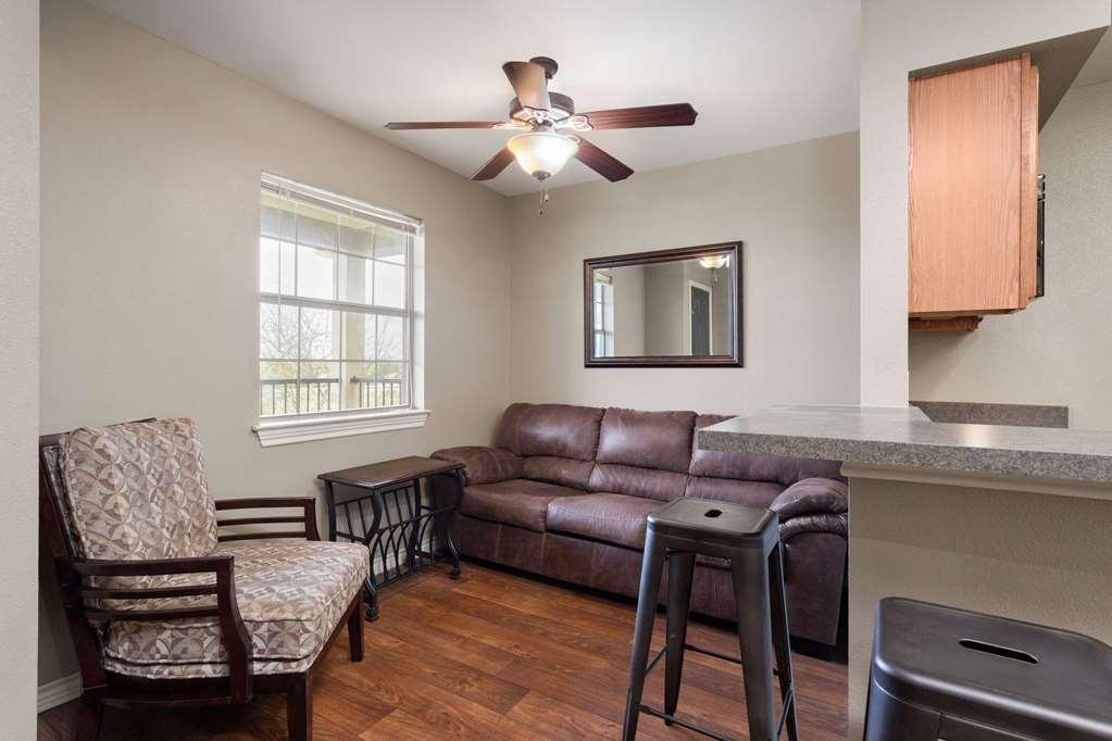 Eagle'S Den Three Rivers Texas A Travelodge By Wyndham Room photo